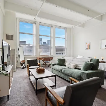 Loft640 Studio, Free Parking, Kitchen, Workspace, Great Location Apartment